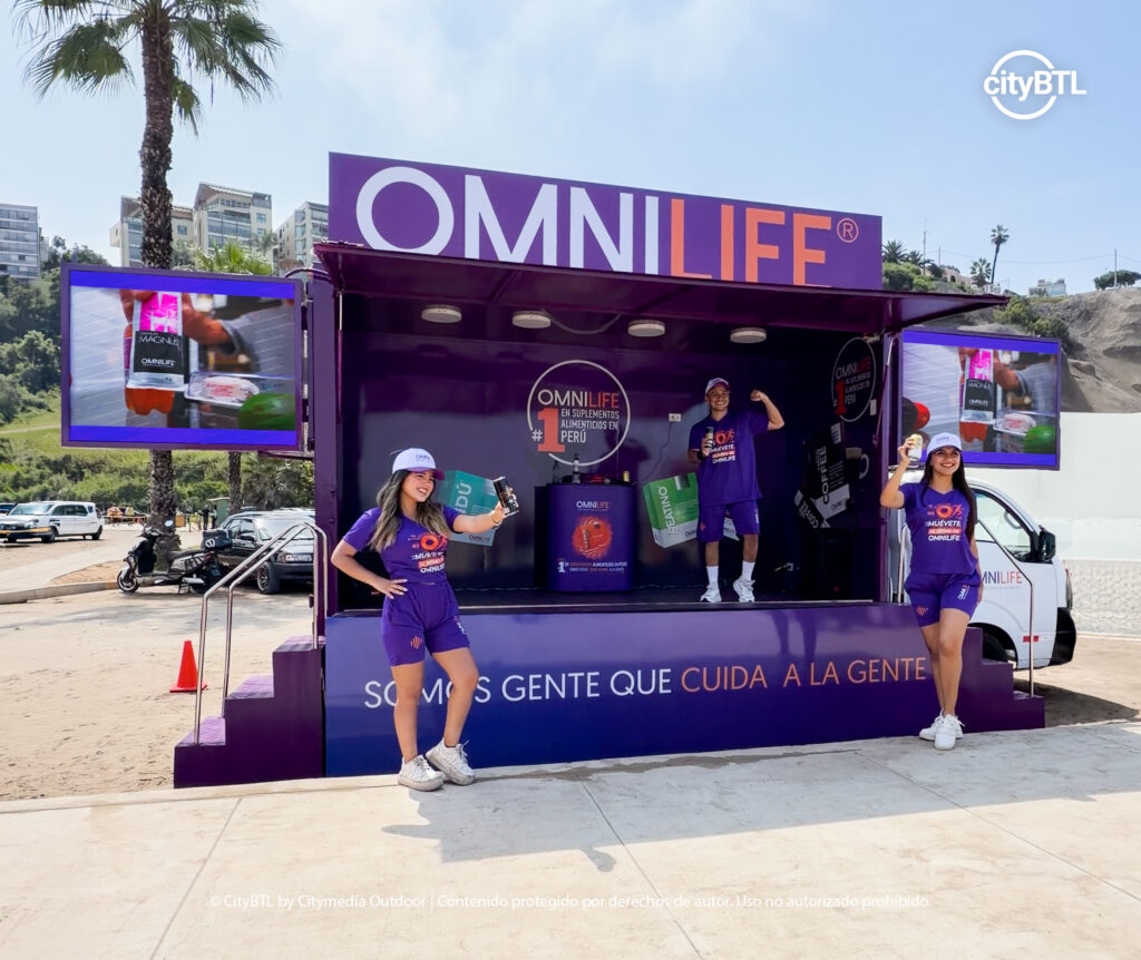 escenario movil omnilife y activacion btl en playa citybtl publicidad